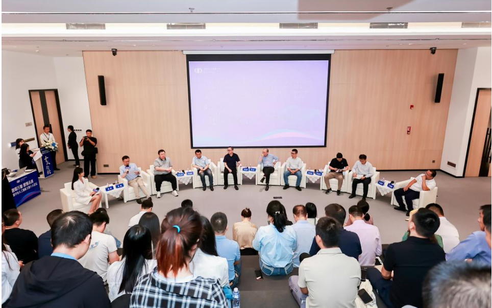 公司创始人梁新刚先生受邀请参加“数联万物智领未来，华南数字谷人工智能主题十人论坛”活动。